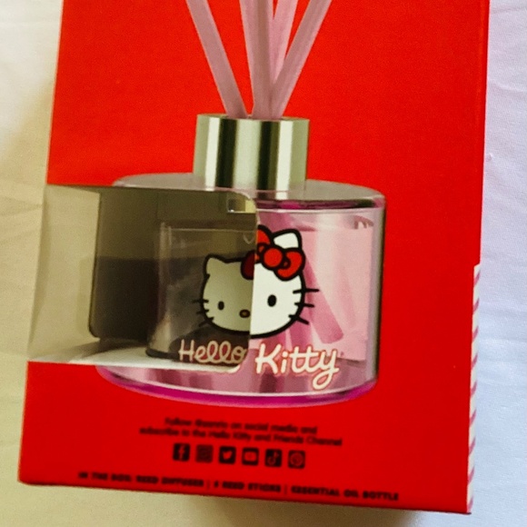Hello Kitty Rose Oil Reed Diffuser. Brand New in a Box - Picture 3 of 8